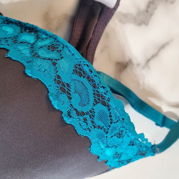 Gray Bra with Teal Lace Trim size 38C - Picture 12 of 16